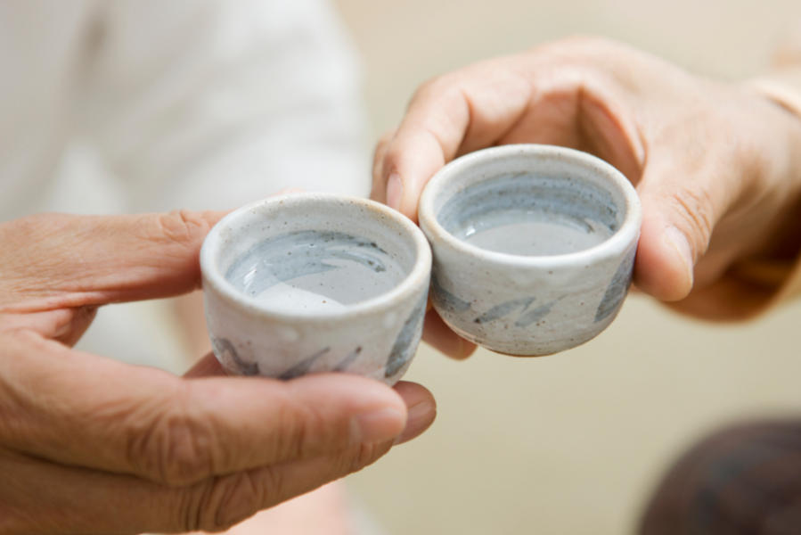 在饮酒前可否用硒？
